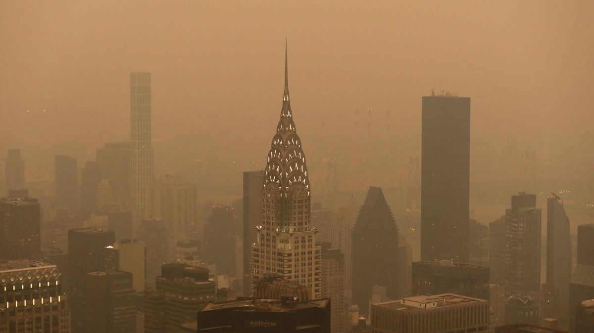 Fotky: New York v oranžovém oparu. Zahalil ho kouř z Kanady